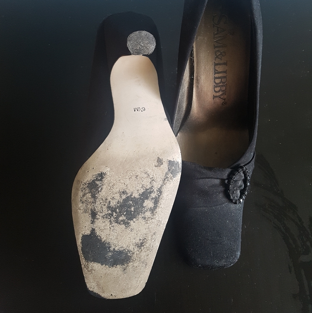Sam & Libby Black Satin Heels with black circle jewelry - Picture 6 of 7